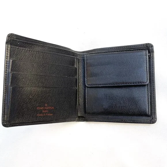 Auc Louis Vuitton Bifold Epi Black Vintage wallet
